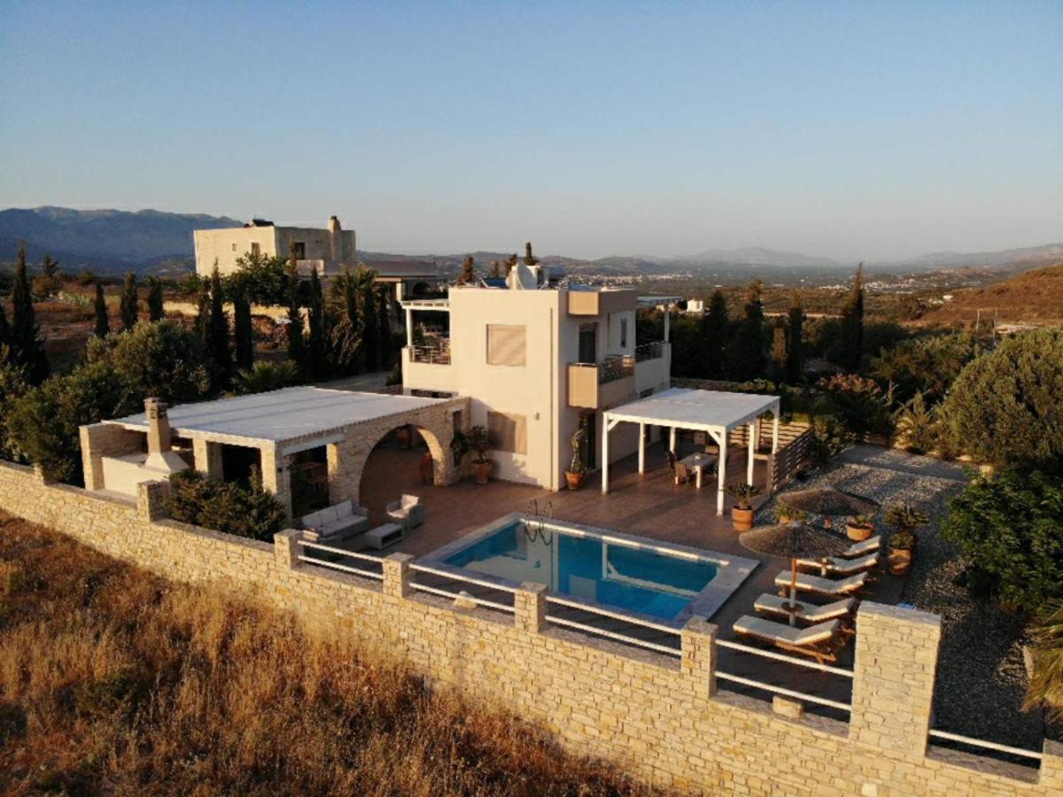 Golden Sky Villa 卡米拉日 外观 照片