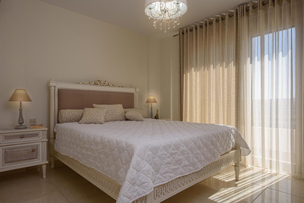 Golden Sky Villa 卡米拉日 外观 照片