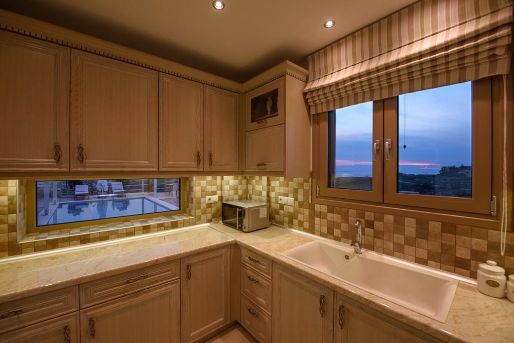 Golden Sky Villa 卡米拉日 外观 照片